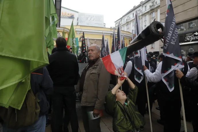 Kiment a divatból az október 23-i utcai pártrendezvény műfaja, egyedül a Mi Hazánknak lesz megemlékezése