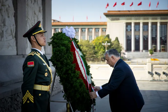 Nem vett részt Orbán az EU-s vezetők megbeszélésén, mert Kínában tárgyalt. Így az osztrák kancellár képviselt minket