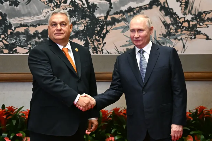 A zavarban lévő Orbán és a magabiztos Putyin találkozója az orosz elnöknek jött jól