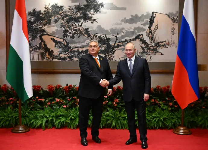 Russian President Vladimir Putin shakes hands with Hungarian Prime Minister Viktor Orban during a meeting ahead of the Belt and Road Forum in Beijing, China on October 17, 2023 – Photo: Grigory Sysoyev / Reuters