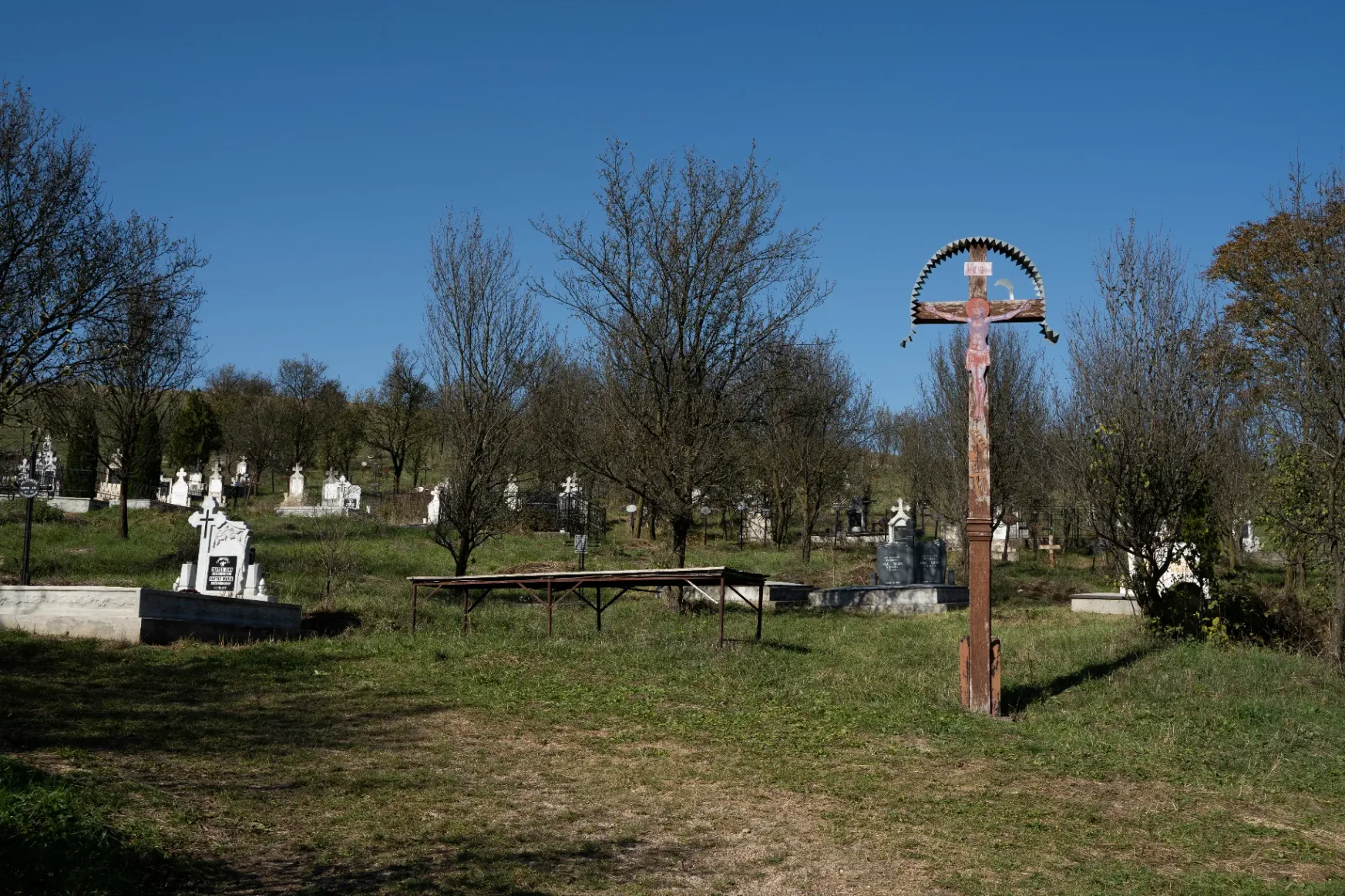 Így épül az észak-erdélyi autópálya: a temetőjük fölé terveztek egy viaduktot, panaszolják Magyarnádas lakói