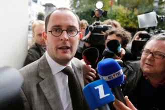 Bocsánatot kért a terrortámadásért és lemondott a belga igazságügyi miniszter