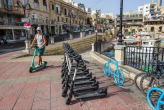 Annyi volt a szabálysértés, hogy Málta betiltja a bérelhető elektromos rollereket