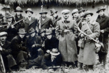 Antiszemita embermentők és németellenesek: magyar fajvédők a II. világháborúban