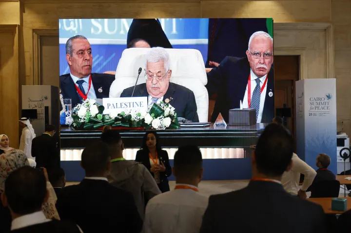 Mahmúd Abbász palesztin elnök a kairói békecsúcson – Fotó: Khaled Desouki / AFP