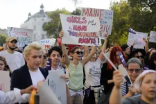 Nyolc romániai városban tüntettek a családon belüli és a szexuális erőszak áldozataiért