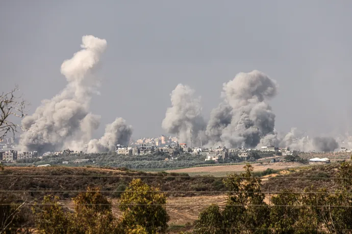 Füst száll fel a Gázai övezetből – Fotó: Jack Guez / AFP