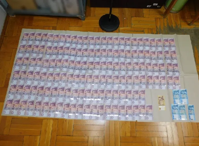 A férfitól lefoglalt készpénz – Fotó: Police.hu