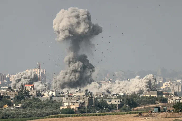 Izraeli rakéták robbannak a gázai Beit Hanounban – Fotó: Jack Guez / AFP