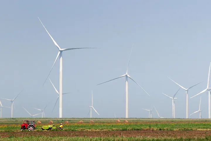 Világbank: Romániának a GDP 3 százalékát kellene befektetnie az energetikai szektor zöld átállásába