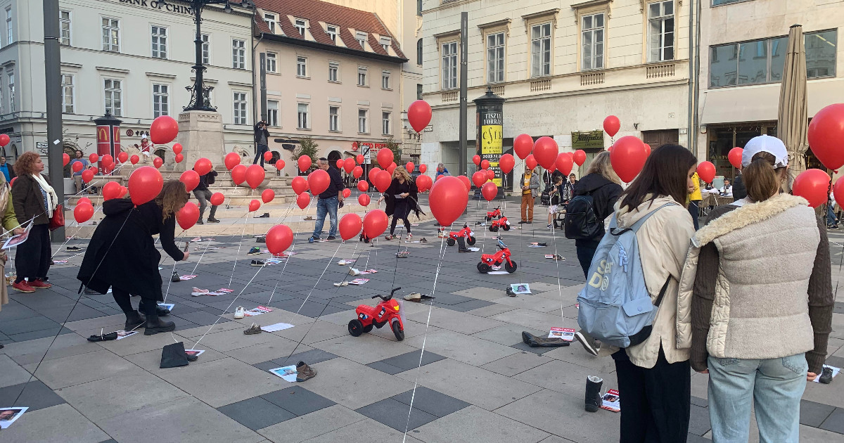 Néma demonstrációt tartanak Budapesten a Hamász túszainak szabadon bocsátásáért