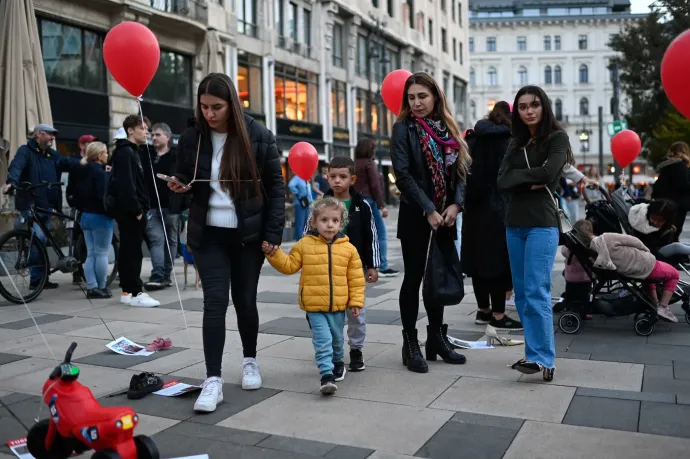 Néma demonstrációt rendeztek Budapesten a Hamász túszainak szabadon bocsátásáért