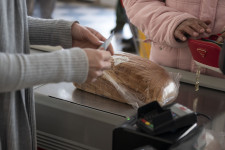 Ezért húzzák a szájukat a kisboltosok, ha valaki pár száz forintos összeget kártyával akar fizetni