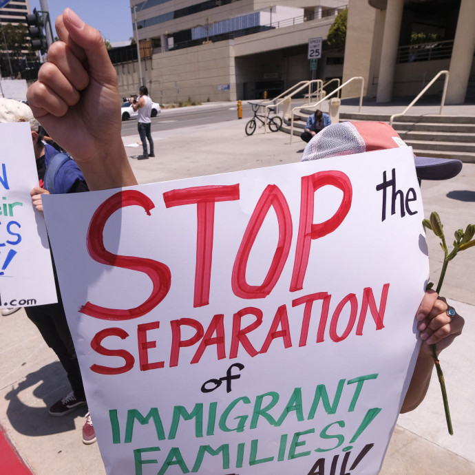 Több millió bevándorló érkezett tavaly az OECD-országokba, 40 százalékukat azonos ok motiválta a költözésre