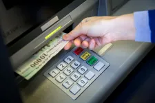 Jövő év végére közel megduplázná bankautomatái számát a Bankholding