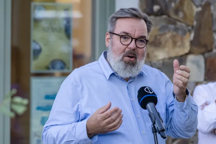 L. Simon László Sepsiszentgyörgyről talányosat üzent haza, megkérdeztük tőle, mit jelentett az üzenete