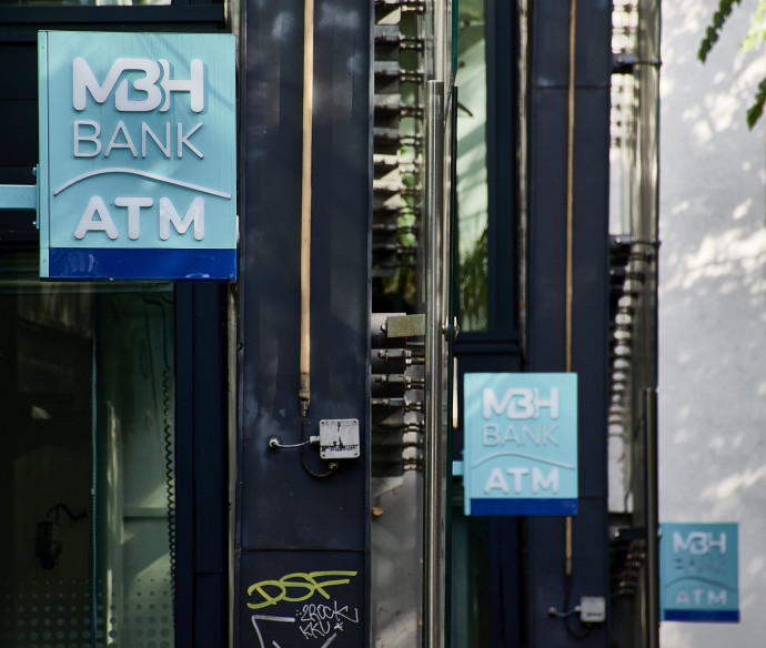 A sok készpénzt használóknak kedvez Mészáros Lőrinc bankja