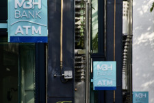 A sok készpénzt használóknak kedvez Mészáros Lőrinc bankja