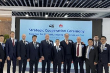 A nyugati országok tiltólistáin szerepel, nálunk az Orbán-rendszer csúcscégével kezd együttműködni a Huawei