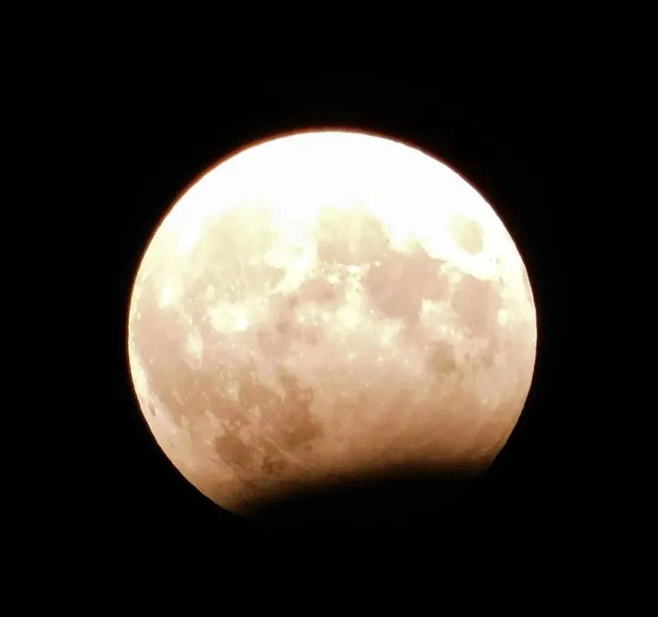 Leitner Pál Pápateszéren fotózta a Holdat