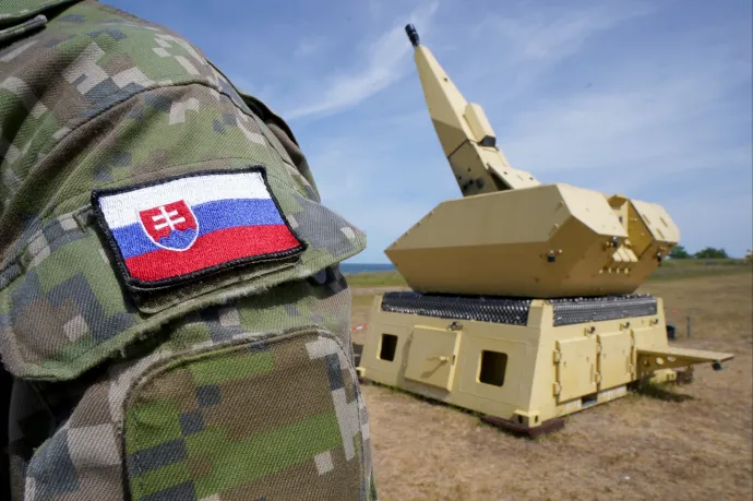 A magyar határra rendeli a szlovák hadsereg egy részét Robert Fico