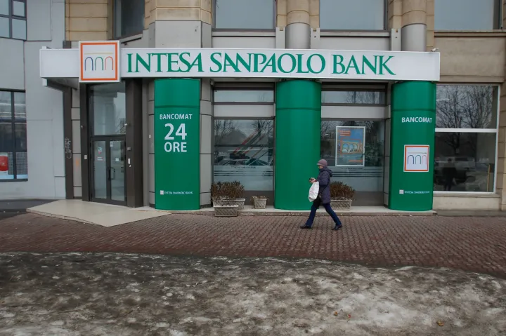 Az Intesa Sanpaolo megvásárolhatja a First Bankot
