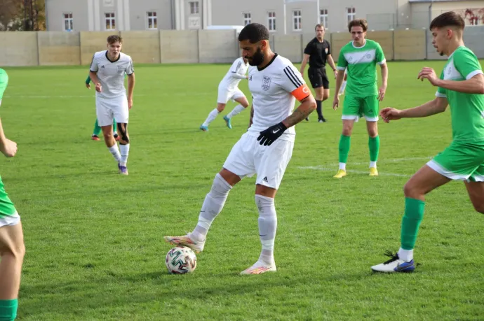 Lemigránsozták és hamászos robbantósnak nevezték a csornai szurkolók a volt NB I.-es futballistát, aki emiatt lecseréltette magát