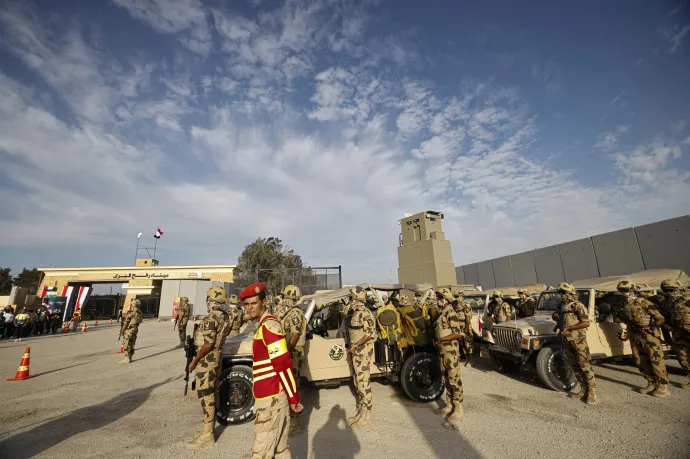 A rafahi átkelő egyiptomi oldala 2023. október 31-én – Fotó: Khaled Desouki / AFP