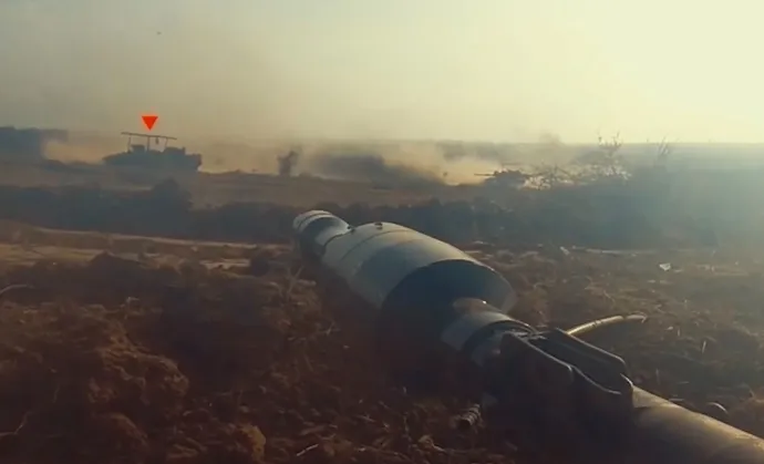 A Hamász közzétett egy videófelvételt, amin páncéltőrővel tüzelnek izraeli tankokra – Fotó: Anadolu Agency / AFP