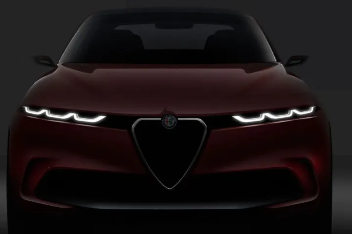 Akár ezer lóerős lehet a BMW-verő Alfa Romeo