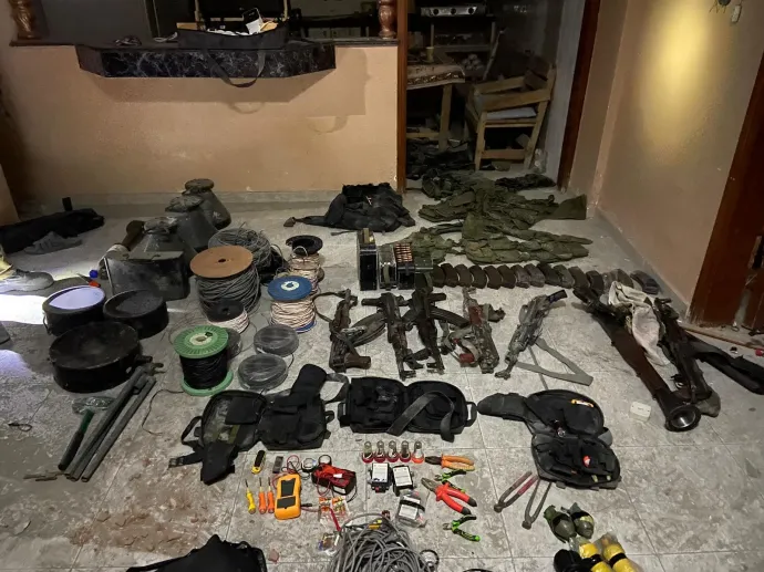 A Beit Hanúnban megtalált fegyverarzenál – Fotó: IDF
