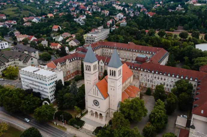 A Pécsi Tudományegyetem öt karán fogadják majd el az MCC-s többletpontokat