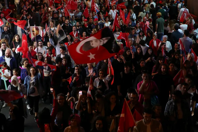 A Török Köztársaság megalakulásának 100. évfordulója alkalmából rendezett ünnepség Isztambulban, 2023. október 29-én – Fotó: Dilara Senkaya / Reuters