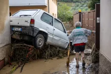 Legalább 15 halálos áldozata van az Európában pusztító Ciarán viharnak