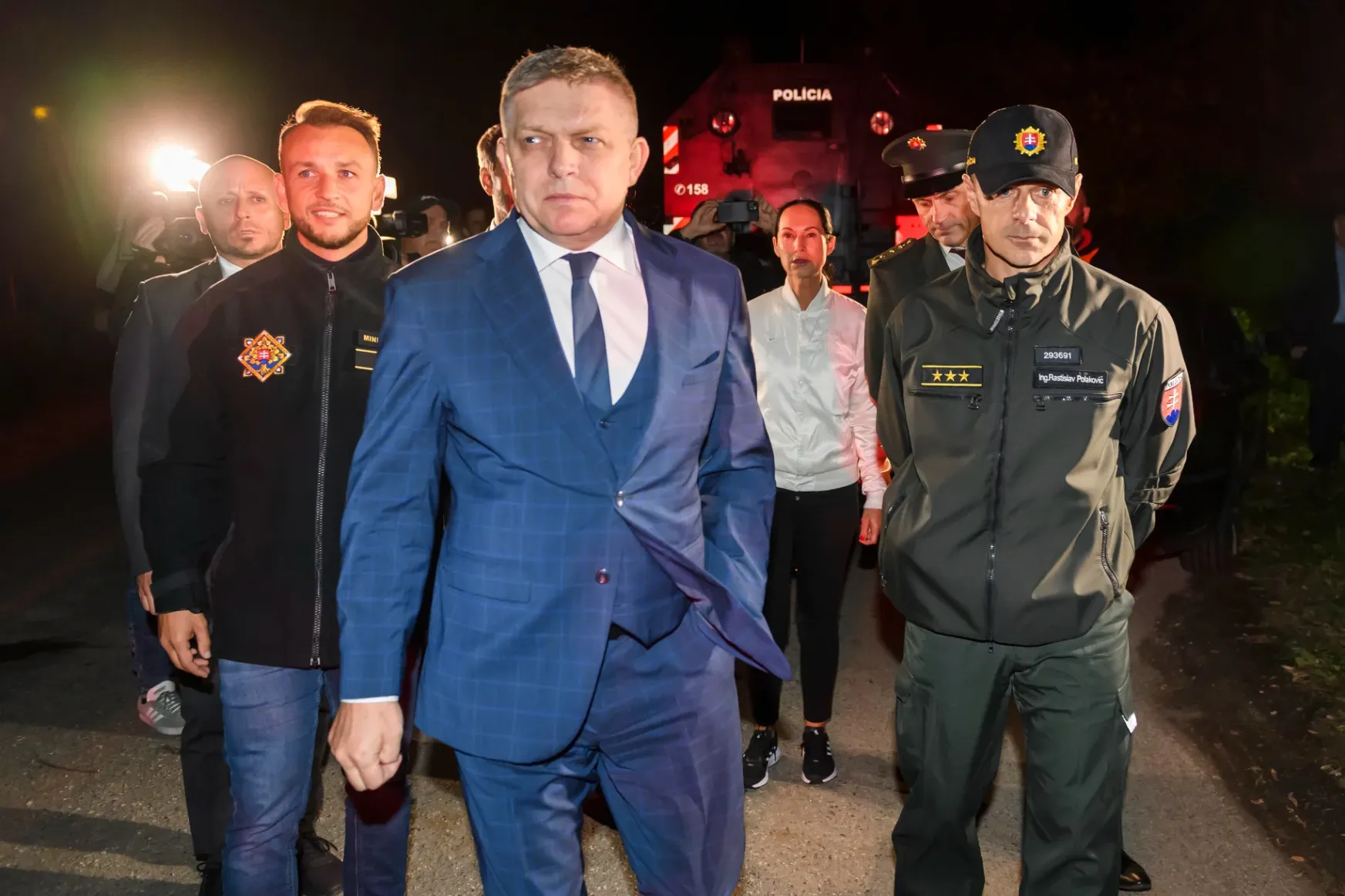 Fico rendőri tisztogatással, a határon pedig erőfitogtató színházzal tért vissza