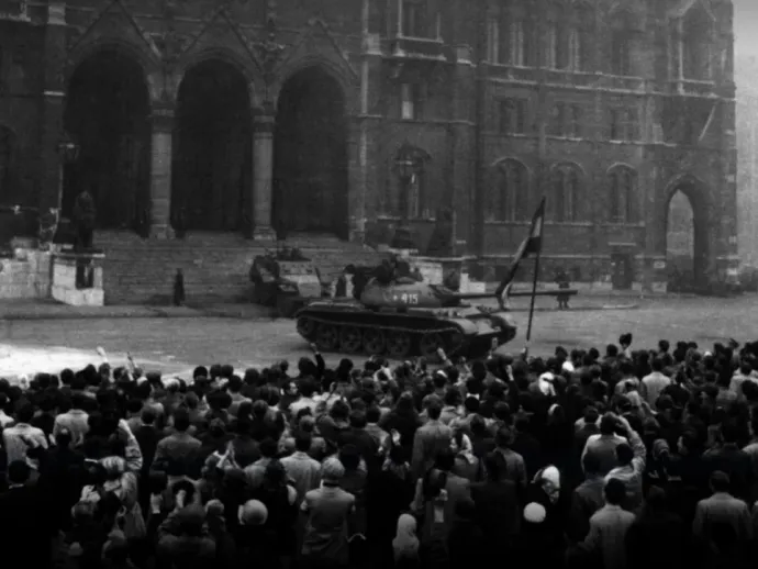 Fidesz: Ma azokra emlékezünk, akik nem féltek szembeszállni a szovjet tankokkal