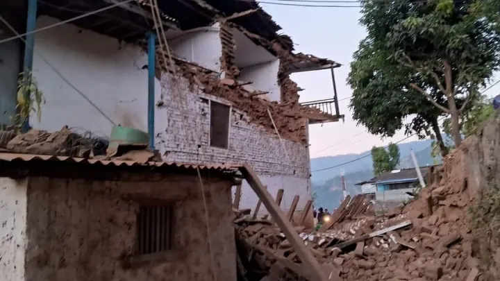 Egy összedőlt épület Dzsadzsarkot körzetben – Fotó: Nepáli miniszterelnöki hivatal / Reuters