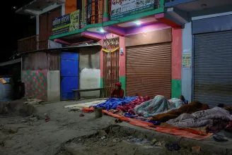 „Minden olyan hirtelen történt” – mondta egy túlélő a százötven ember életét kioltó nepáli földrengésről
