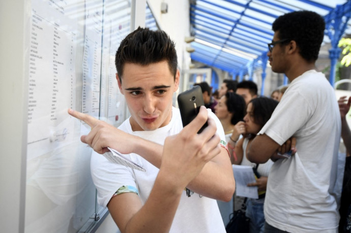 A TikTokot nem tudja betiltani a kormány, úgyhogy a telefonokat tiltaná ki az osztálytermekből