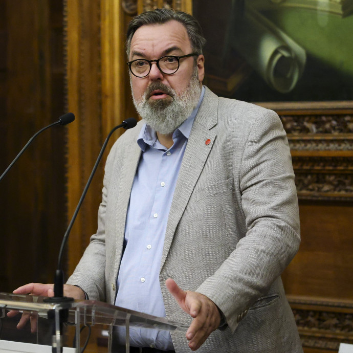 L. Simon elvesztette a hátországát egy törvény miatt, amit ő is megszavazott