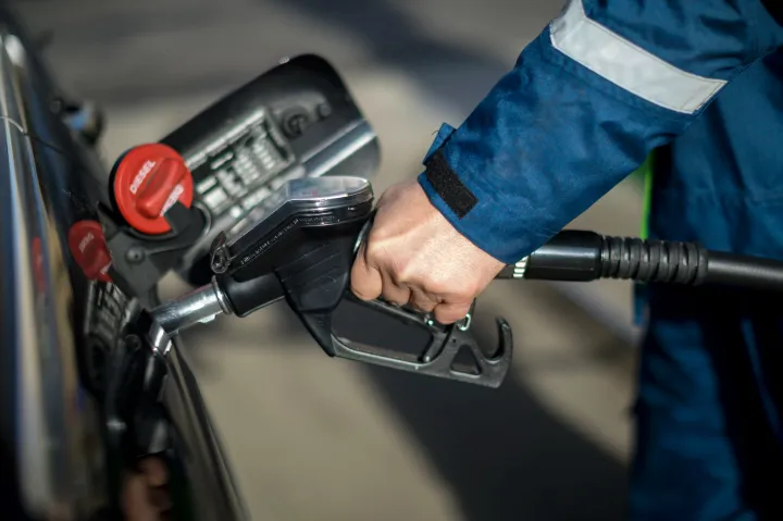 32 milliárdot bukhatnak évente a kis benzinkutak az extraprofitadó módosítása miatt