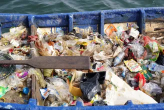 Egymillió tonna műanyag szivárog az óceánokba évente