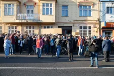 A Karinthyból kirúgott tanárok perén sem jelent meg a tankerületi vezető, a bíró bekeményített