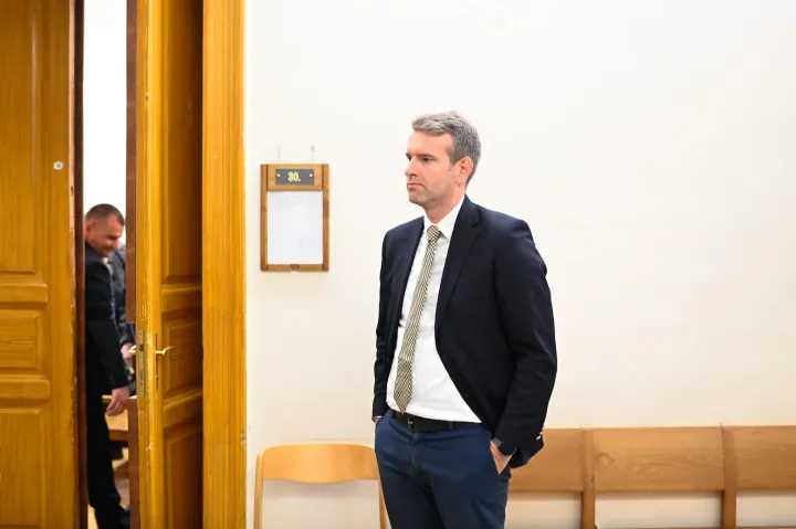Steiner Attila november 7-i meghallgatása elmaradt, a bíróság ezt november 9-én pótolta be – Fotó: Bődey János / Telex
