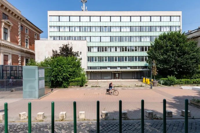 A Magyar Rádió épülete, a bal oldali betonkocka rejti az atombunkert – Fotó: Huszár Dávid