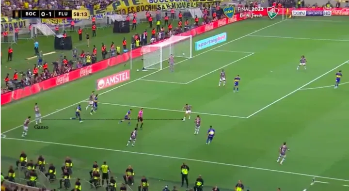 A csapat eszének nevezhető Ganso megoldja a nyomás ellen, noha a Boca Juniors a második játékrészben jóval bátrabban támadott le – Forrás: Mészáros Ábel / Telex