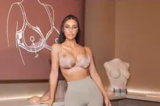 Kim Kardashian mellbimbós melltartója azokat is felizgatta, akikre nem is számított