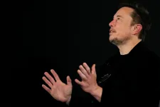 Jön az Elon Musk-film, Darren Aronofsky rendezheti