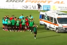 Összeesett a pályán a ghánai válogatott futballista és meghalt