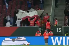 Tizenegyen megsérültek egy Bundesliga-meccsen petárdázás után